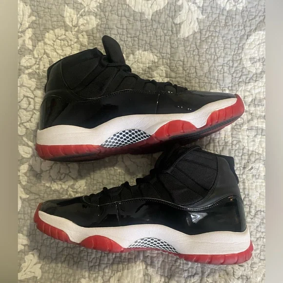 Jordan 11 Retro Playoffs Bred (2019) Men's Size 15 - Picture 8 of 9